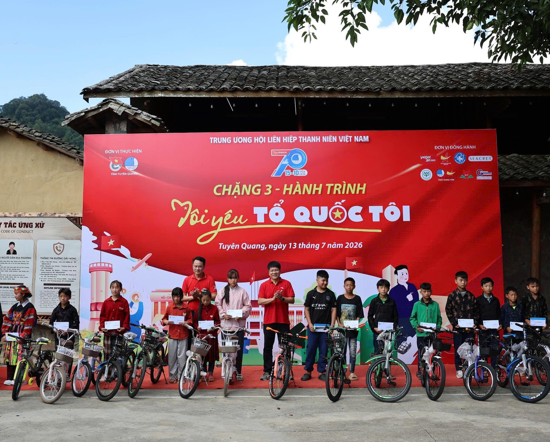 Vietjet cùng tuổi trẻ cả nước nối dài hành trình 'Tôi yêu Tổ quốc tôi'